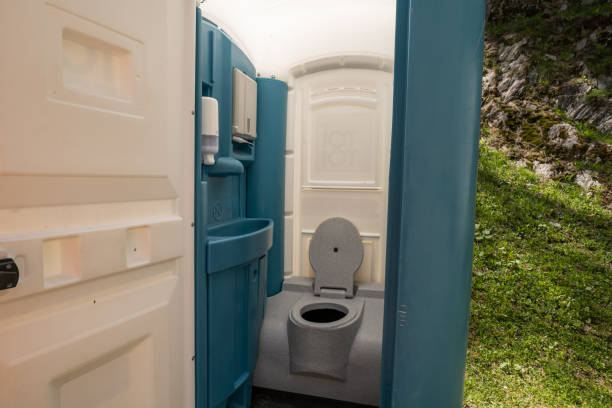 Portable Toilet Options We Offer in Hamlin, WV